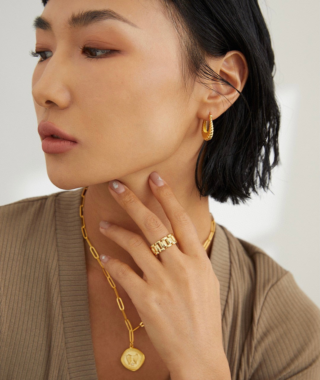 MNEMOSYNE GOLD HUGGIES EARRING